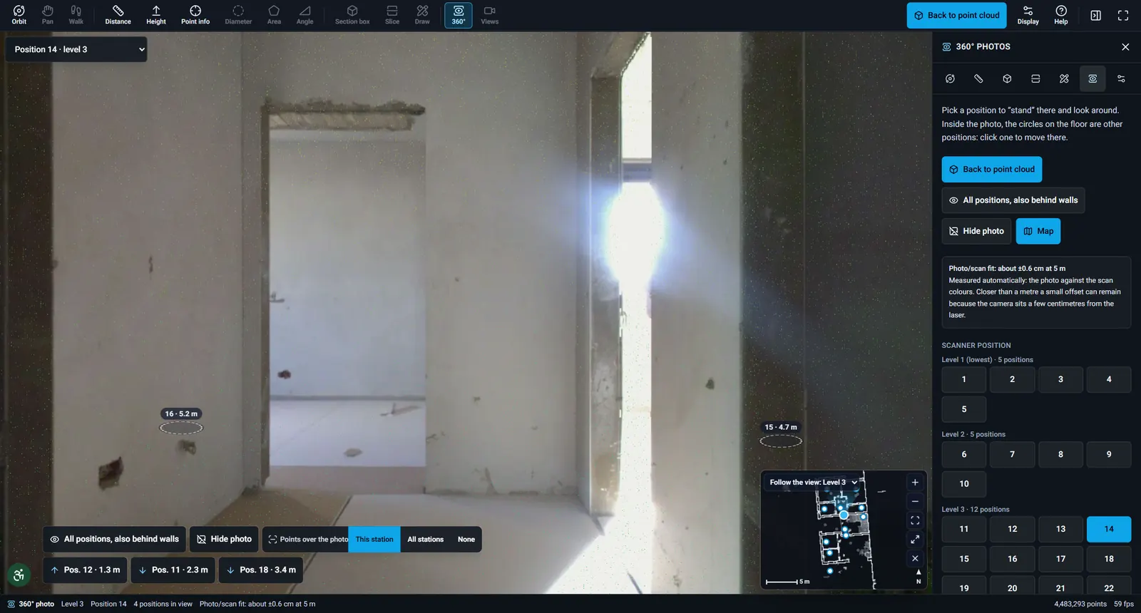 Foto 360° del interior de un edificio con marcadores hacia las siguientes posiciones del escáner y un minimapa